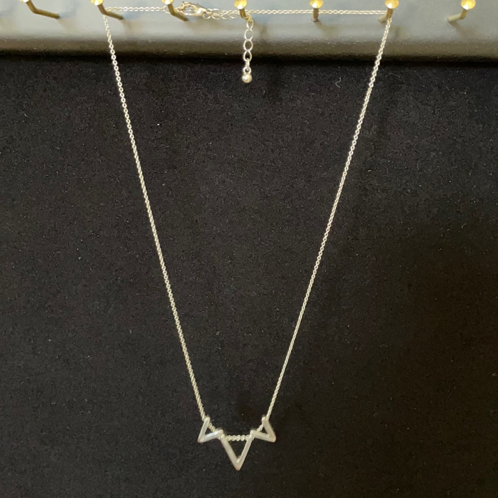 Silver tone minimal necklace